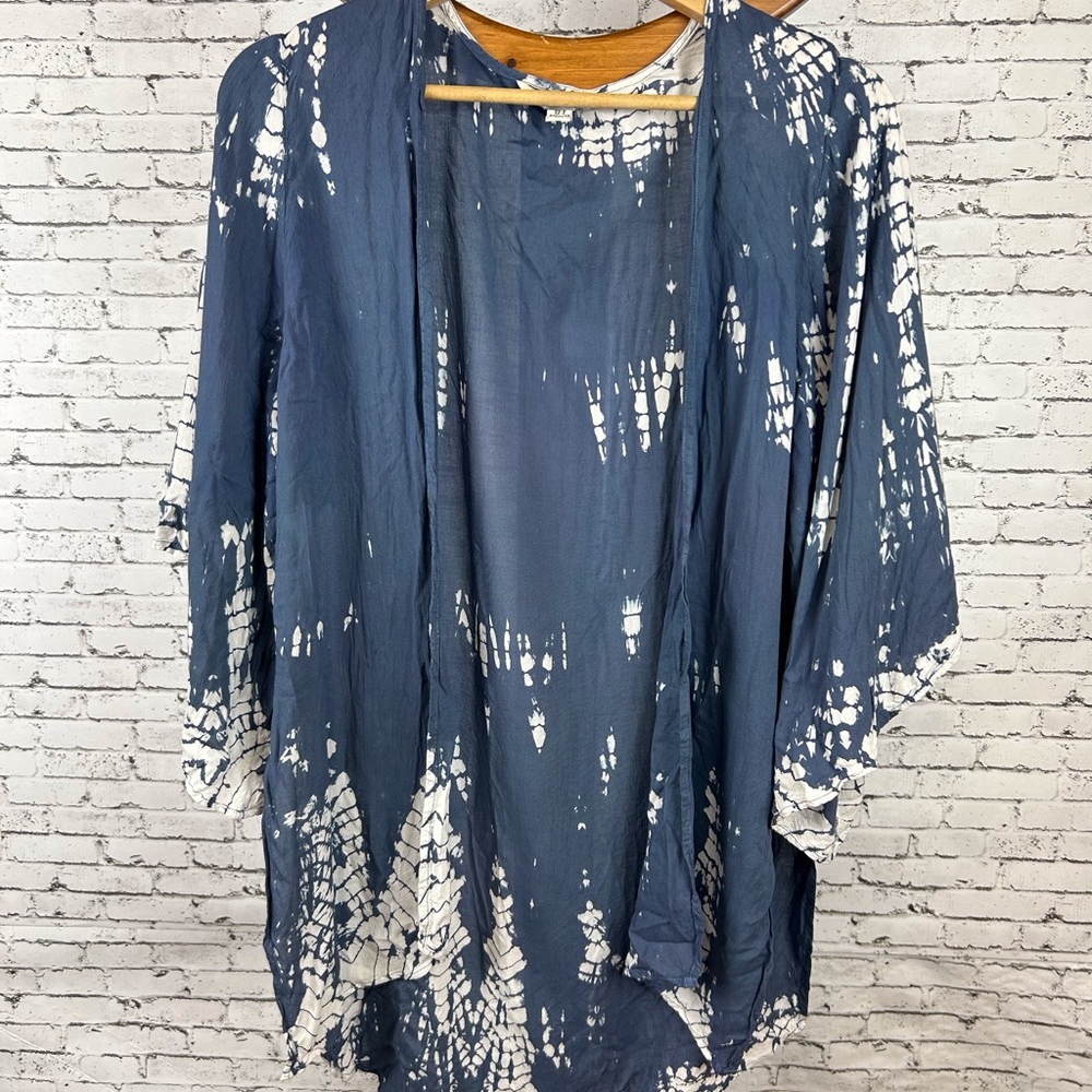 American Eagle Outfitters | Navy and White lightweight Kimono size XS/S